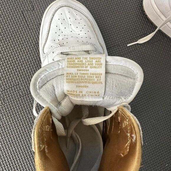 Mens Size 9 Air Jordan 1 Retro OG Metallic Gold High Top Sneakers - Picture 7 of 8